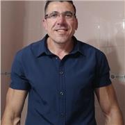 Responsable, respetuoso, atento, formal, disciplinado, un poco estricto